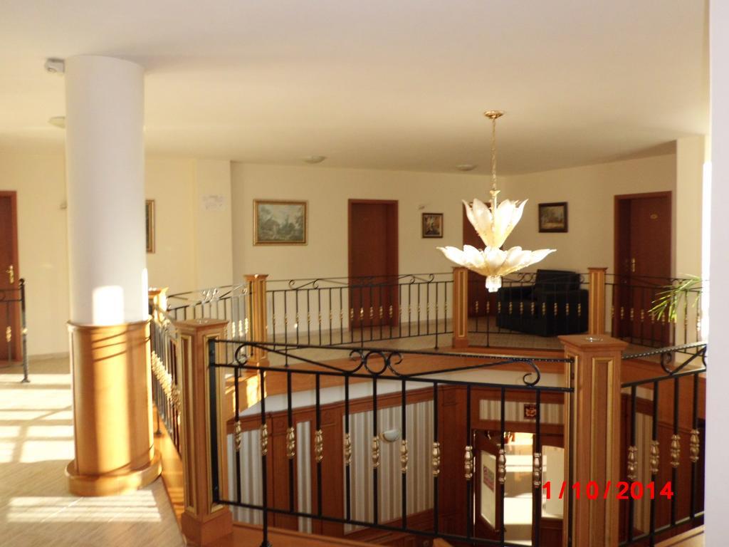 Семеен Хотел Кристал Smolyan Exterior photo