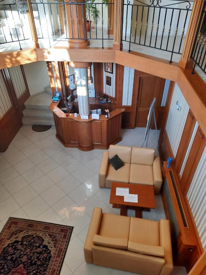 Семеен Хотел Кристал Smolyan Exterior photo