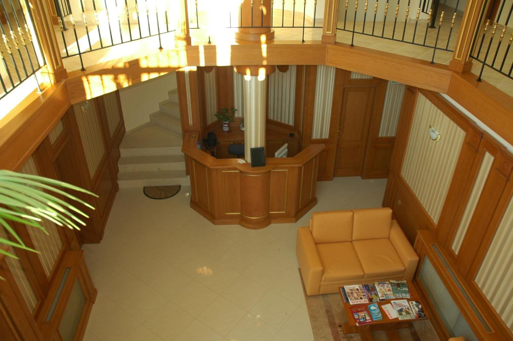 Семеен Хотел Кристал Smolyan Exterior photo