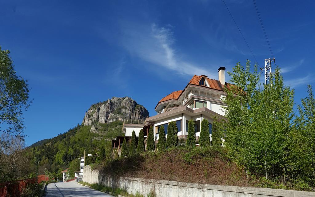 Семеен Хотел Кристал Smolyan Exterior photo
